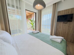 Habitación de lujo, vista al mar | Escritorio y wifi gratis 