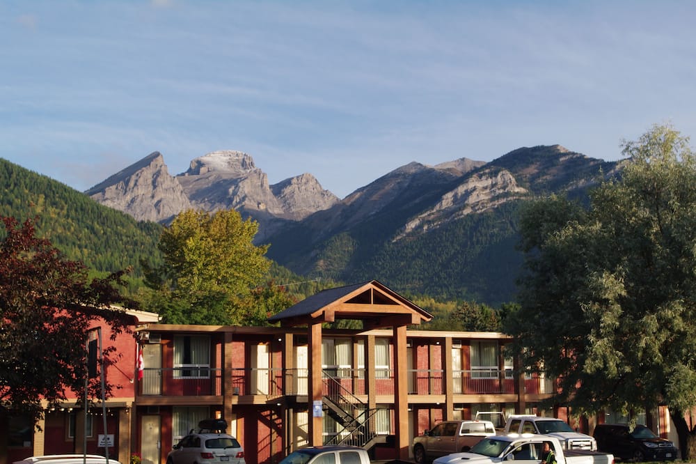 EasyStay Inn & Suites Fernie