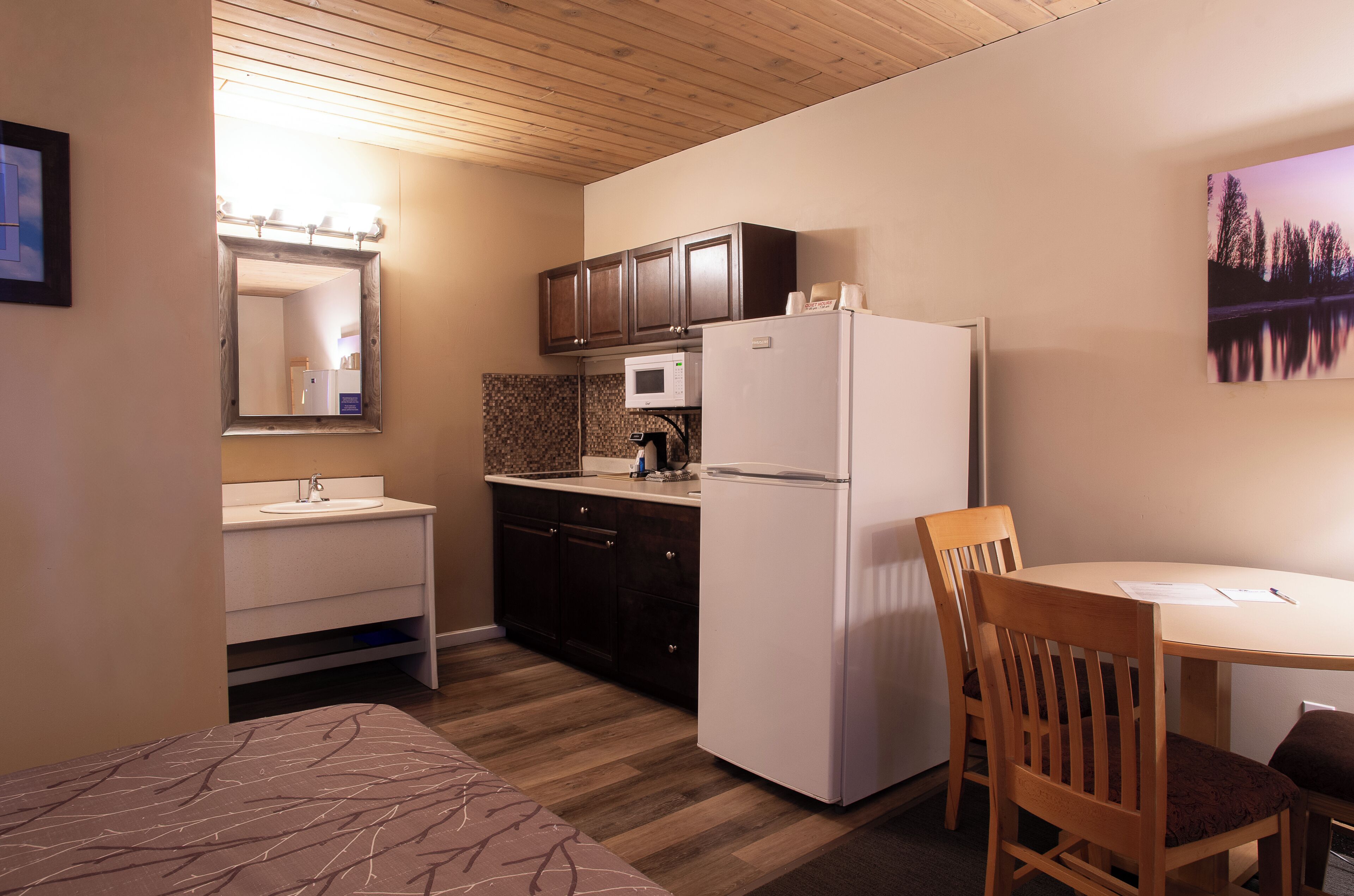 Standard Single Room | Desk, blackout curtains, iron/ironing board, free WiFi