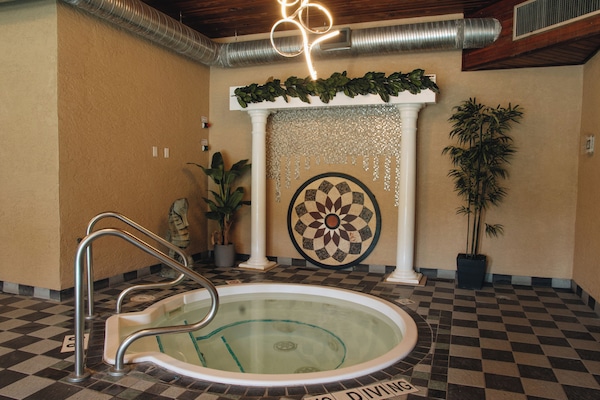 Indoor spa tub