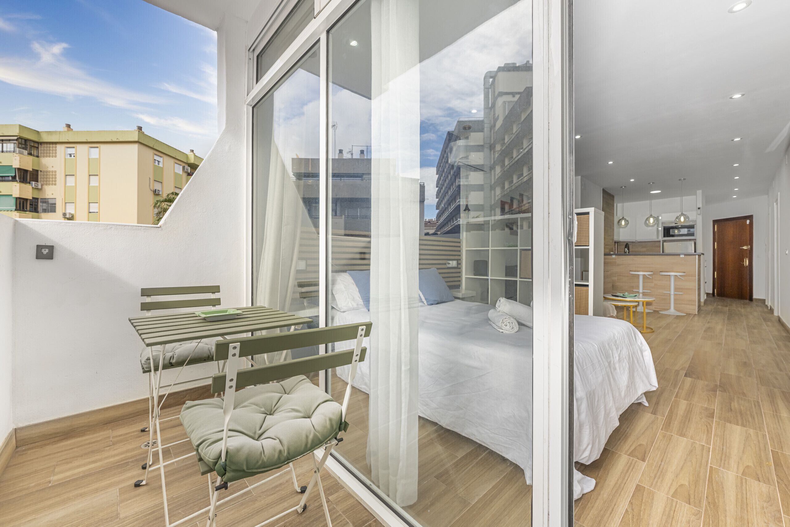 Fer et planche à repasser, Wi-Fi gratuit, draps fournis