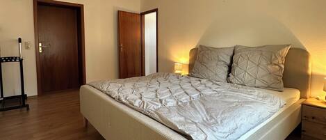 Fer et planche Ă repasser, Wi-Fi, draps fournis