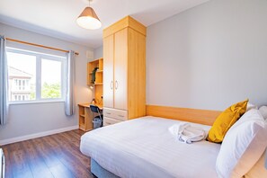 4 quartos, ferros/tábuas de passar roupa, Wi-Fi, roupa de cama