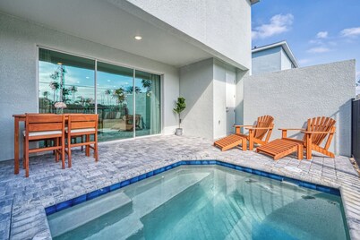 Spacious villa with themed bedrooms and private pool