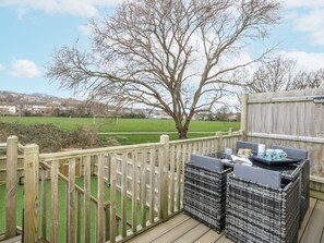 Outdoor dining - 8 Park View Grove (Weymouth)