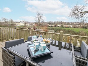 Outdoor dining - 8 Park View Grove (Weymouth)