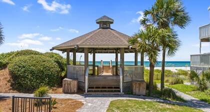 Sunkissed- Pet friendly, short stroll to beach!