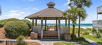 Sunkissed- Pet friendly, short stroll to beach!