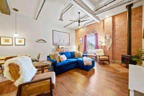 Smart TV, fireplace - Story Block Condo #3 Polished & Center of Town (Ouray)