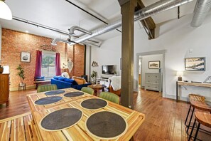 Interior - Story Block Condo #3 Polished & Center of Town (Ouray)
