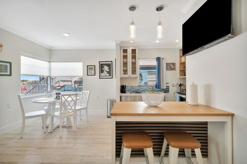 1B1B Resort Condo 2 Blocks to Clearwater Beach!