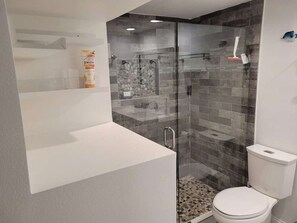Shower, hair dryer, towels, shampoo - Bahia Beach Access & Heated Pool 2B Condo Sleeps 4 (Ruskin)