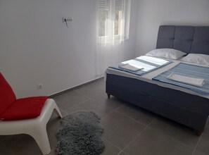 1 habitación, tabla de planchar con plancha, internet y ropa de cama 