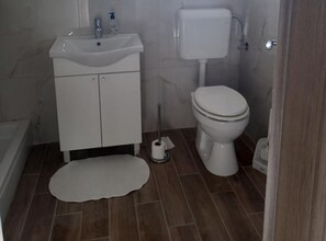 Shower, hair dryer, towels - Apartments Biba Murter - Two Bedroom Apartment with Terrace (Jezera)