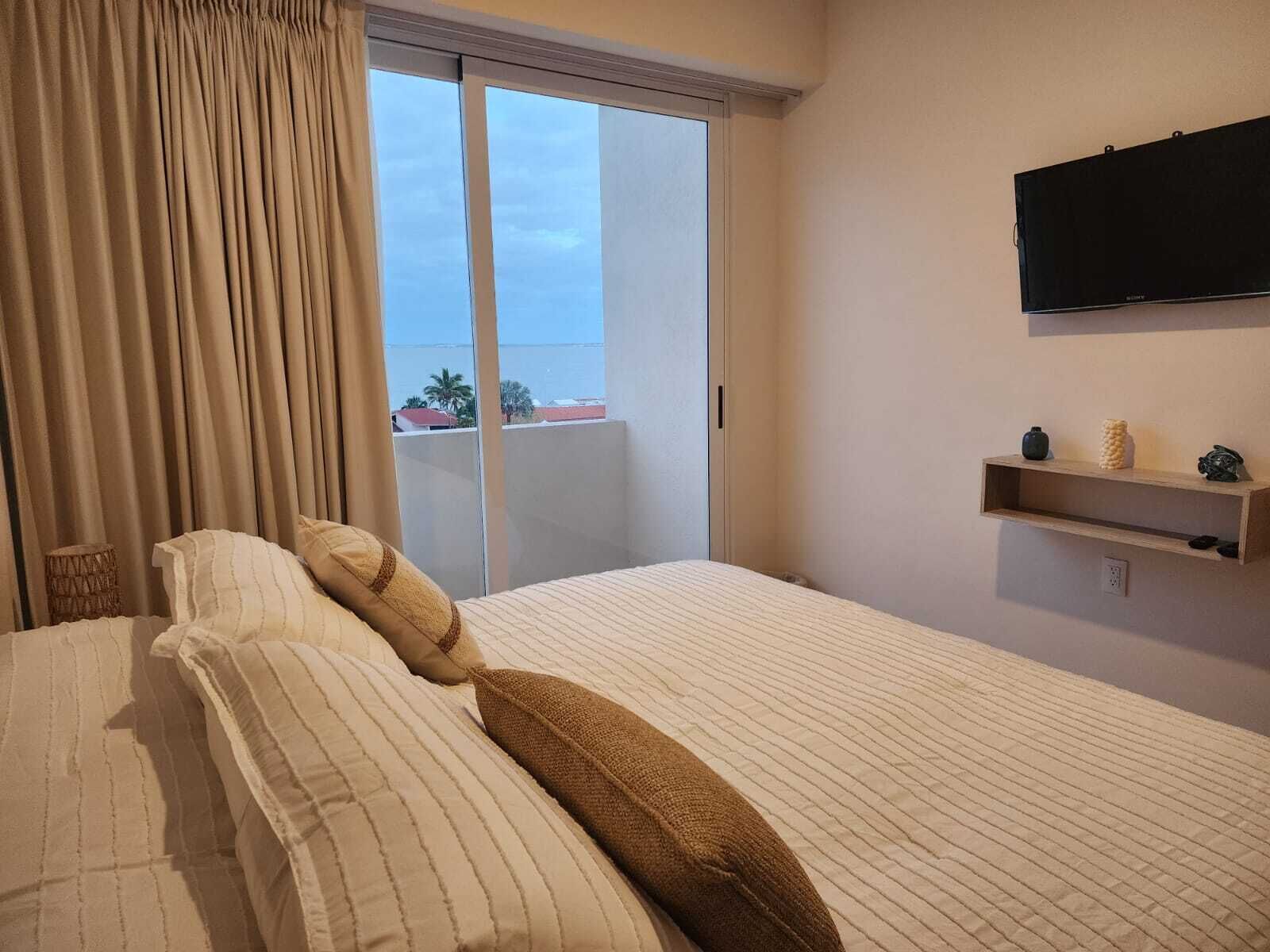 Ferros/tábuas de passar roupa, acesso à internet, roupa de cama