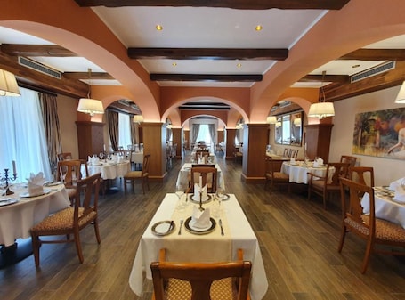 Dining. Jurjevec Castle - Standard double or twin room