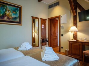 1 bedroom, internet, bed sheets