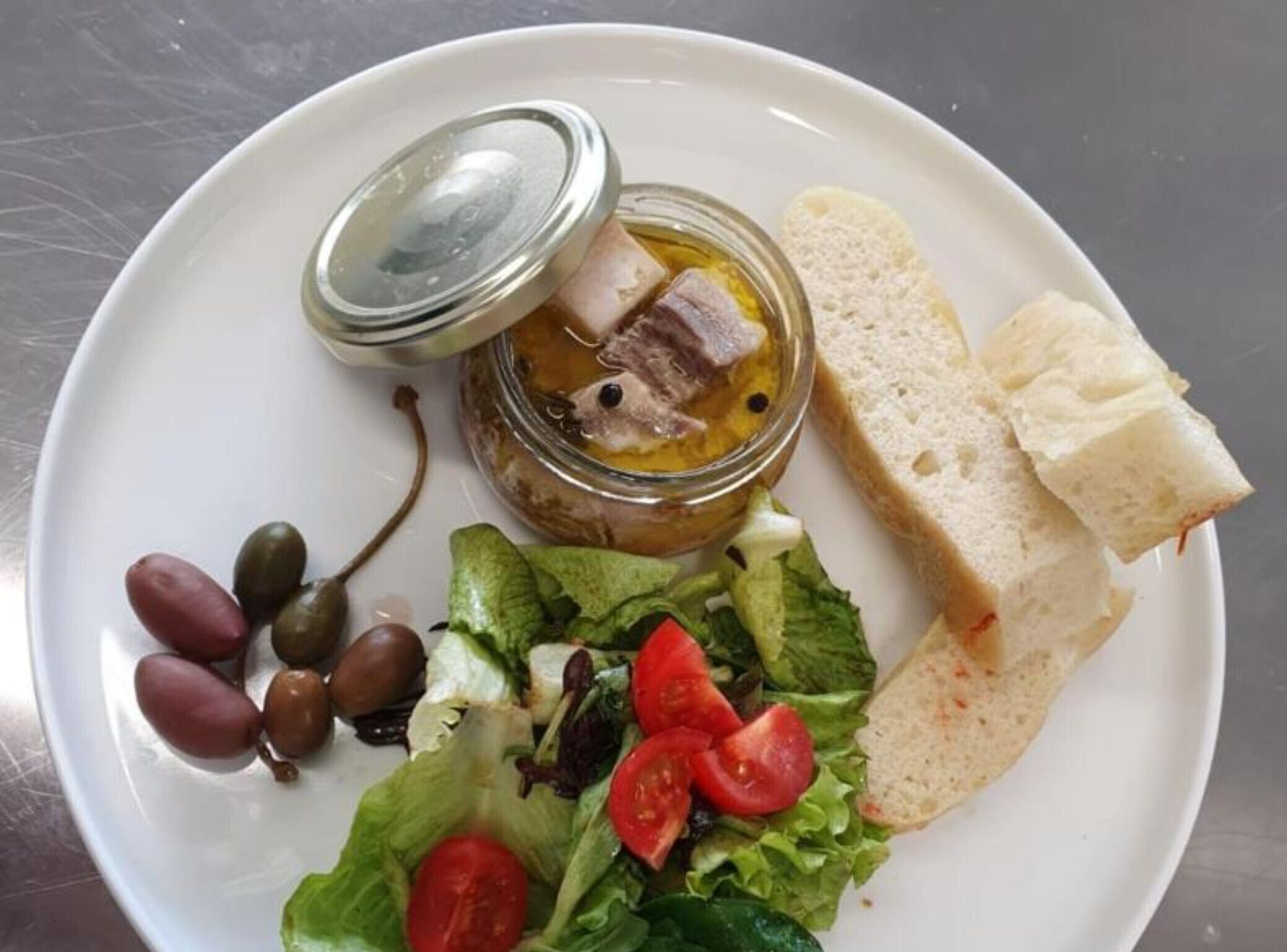 Alimentos y bebidas
