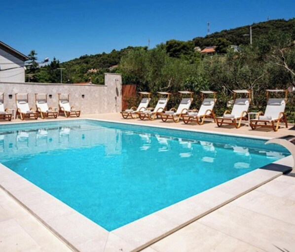 A heated pool - Apartments Foric -Three bedroom apartment (3) (Rab)