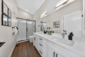 Hair dryer, towels - Basecamp | Beach Access | Sports Court | Foosball (Invermere)