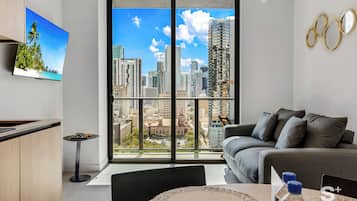 Leilighet, balkong, byutsikt | Oppholdsområde