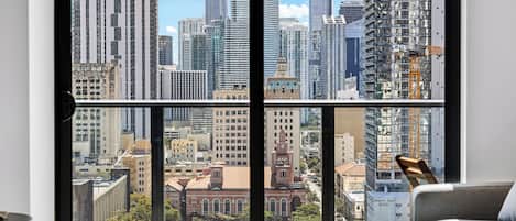 Condo, balcón, vista a la ciudad | Interior