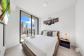 Appartement, balkon, uitzicht op stad | Een strijkplank/strijkijzer, gratis wifi