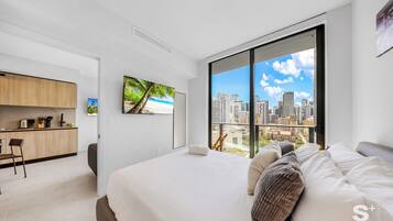 Leilighet, balkong, byutsikt | Strykejern/-brett og wi-fi (inkludert)