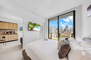 Leilighet, balkong, byutsikt | Strykejern/-brett og wi-fi (inkludert)