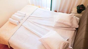 2 habitaciones, tabla de planchar con plancha, internet y ropa de cama