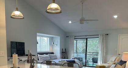 Beautiful remodeled studio across street to ocean SAWGRASS BEACH VILLAS