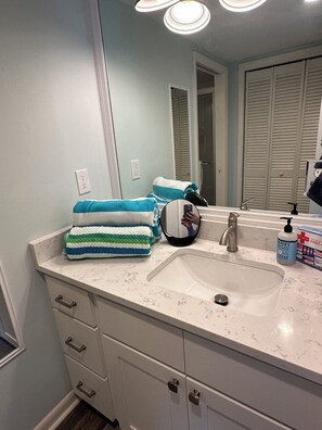 Handtücher, Seife, Shampoo, Toilettenpapier