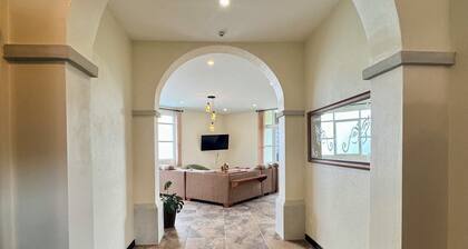 Escape the Cold- 2BR Mountain View Villa