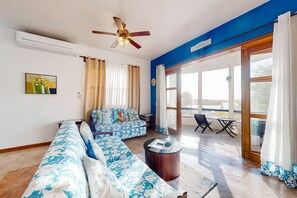 TV - 2 Bedroom family-friendly retreat with fully-equipped kitchen, WiFi & central AC (San Pedro)