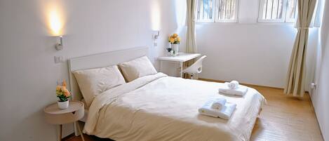 Rideaux dâobscurcissement, fer et planche Ă repasser