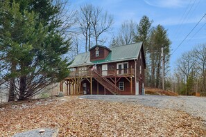 Exterior - Family Fun Mountain Getaway | Hot Tub, Pool Table & Foosball (Burnsville)