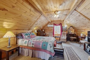 Room - Family Fun Mountain Getaway | Hot Tub, Pool Table & Foosball (Burnsville)