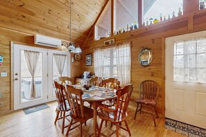 Dining - Family Fun Mountain Getaway | Hot Tub, Pool Table & Foosball (Burnsville)