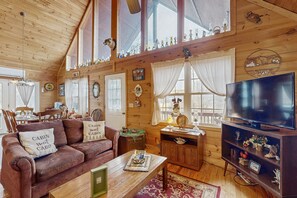 Living area - Family Fun Mountain Getaway | Hot Tub, Pool Table & Foosball (Burnsville)