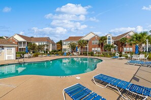 Pool - Charming condo with screened-in porch, W/D, pool - close to beach & golf (Murrells Inlet)