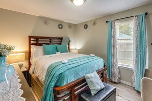 3 slaapkamers, een strijkplank/strijkijzer, reisbedje, internet
