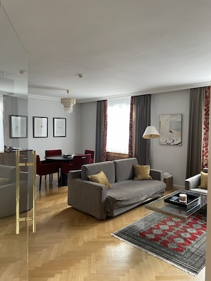 Living area - Elegant Vienna Retreat | 1BD Apartment City Center (Wien)