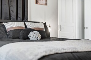 3 slaapkamers, een strijkplank/strijkijzer, wifi, beddengoed
