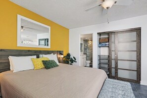 1 bedroom, Internet, bed sheets - Sunset Gulf‑Front Condo  Modern Coastal Interior, Steps to Sand (Fort Myers Beach)