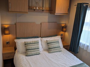 3 bedrooms, individually decorated, individually furnished, free WiFi - 42 Laurel Rise (Filey)