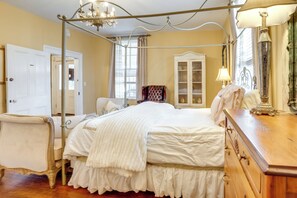 6 bedrooms, iron/ironing board, Internet, bed sheets - Hot Tub Access: Historic Group Getaway in Amherst! (Amherst)