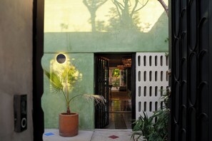 Exterior detail - House in Merida near Parque de las Americas. (For families and couples) (Mérida)