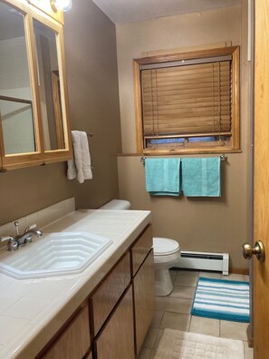 Pyyhkeet, saippua, vessapaperi