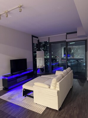 Living area - Cozy apartment in Buckhead with city view (Atlanta)