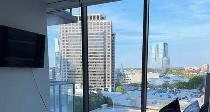 Cozy high rise in Buckhead with city view